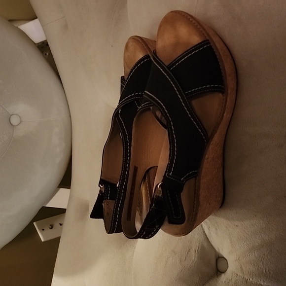 Sandals - Picture 3 of 8